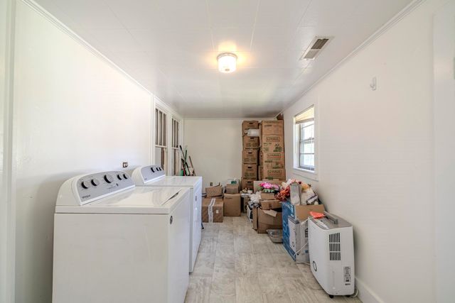 2423 HARDIN CREEK RD, Clifton, TN 38425