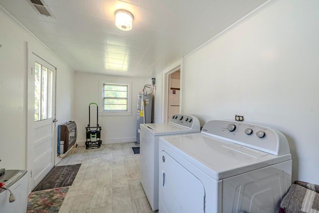 2423 HARDIN CREEK RD, Clifton, TN 38425