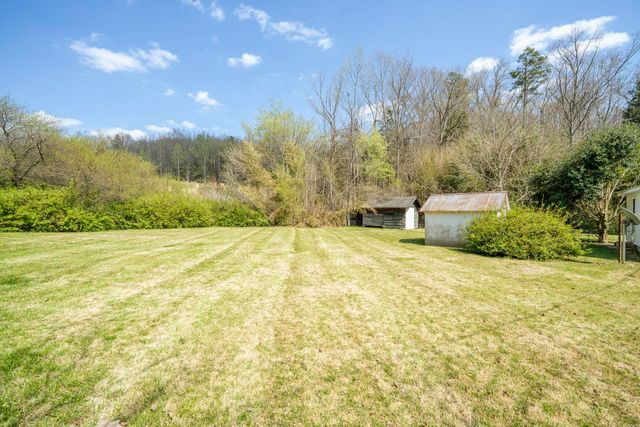2423 HARDIN CREEK RD, Clifton, TN 38425