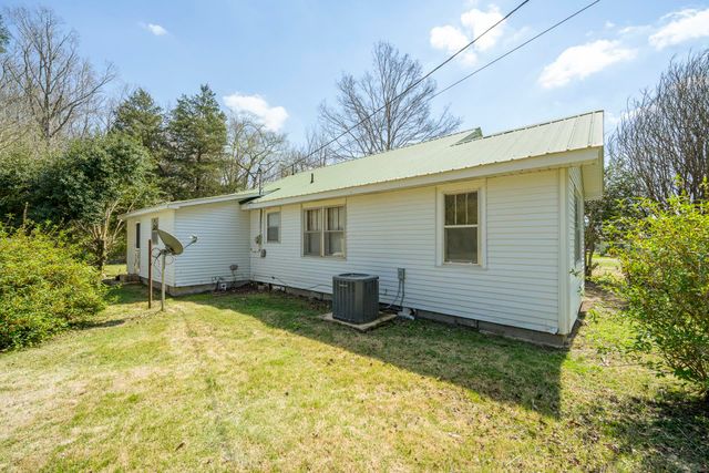 2423 HARDIN CREEK RD, Clifton, TN 38425