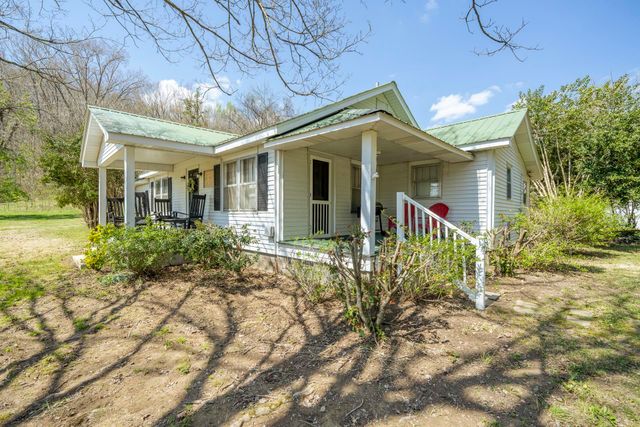 2423 HARDIN CREEK RD, Clifton, TN 38425