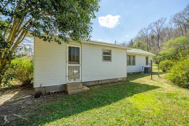 2423 HARDIN CREEK RD, Clifton, TN 38425