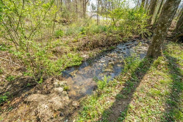 2423 HARDIN CREEK RD, Clifton, TN 38425