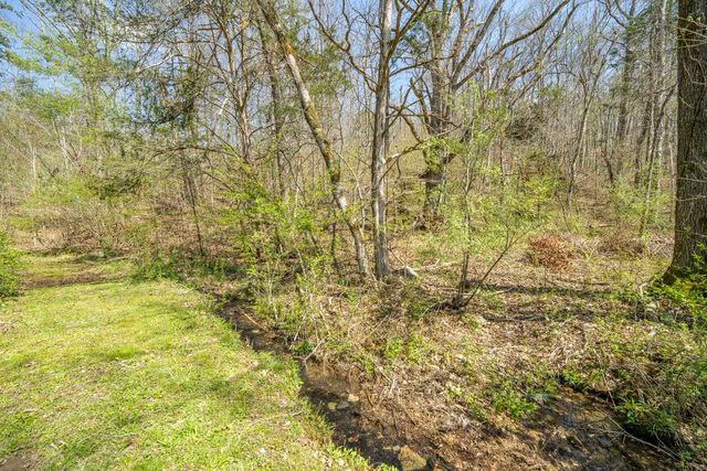 2423 HARDIN CREEK RD, Clifton, TN 38425