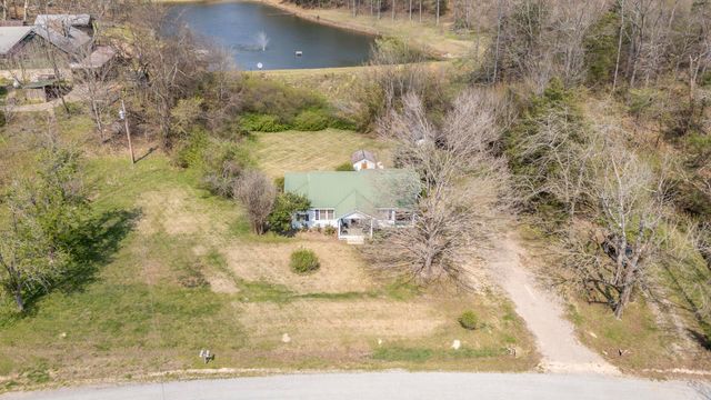 2423 HARDIN CREEK RD, Clifton, TN 38425