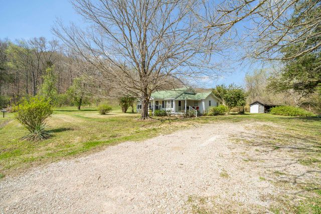 2423 HARDIN CREEK RD, Clifton, TN 38425