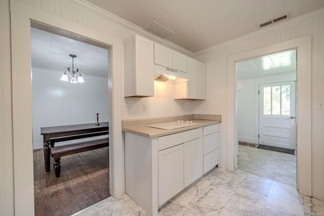 2423 HARDIN CREEK RD, Clifton, TN 38425