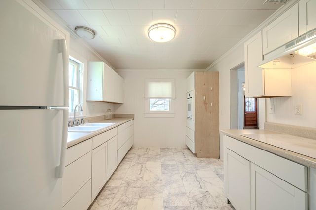 2423 HARDIN CREEK RD, Clifton, TN 38425