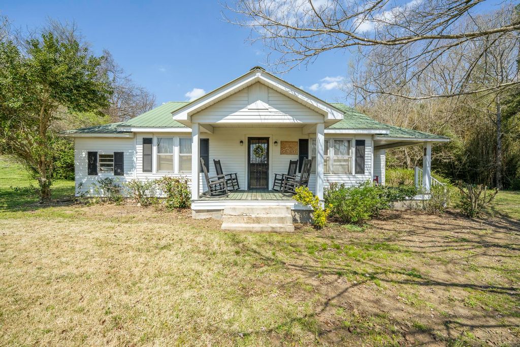 2423 HARDIN CREEK RD, Clifton, TN 38425