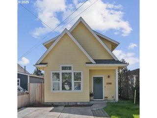 170 E 3rd St, Newberg, OR 97132