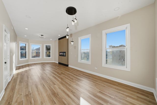 7256 S May Street, Chicago, IL 60621