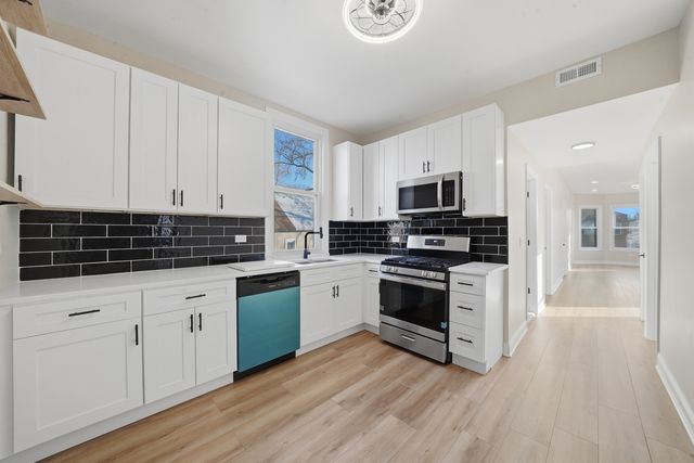 7256 S May Street, Chicago, IL 60621