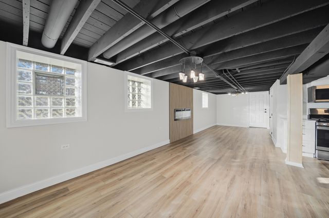 7256 S May Street, Chicago, IL 60621