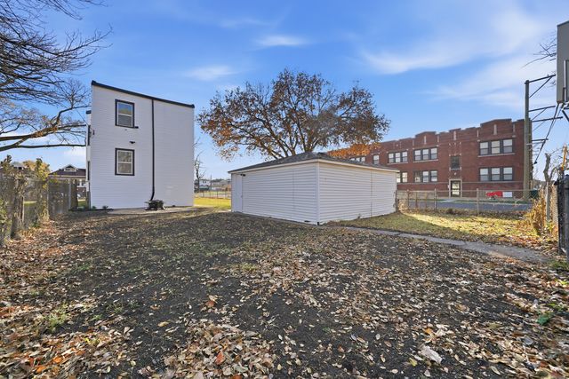 7256 S May Street, Chicago, IL 60621