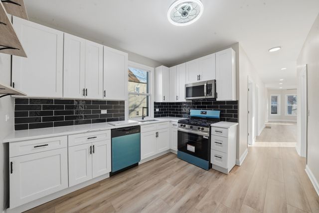 7256 S May Street, Chicago, IL 60621