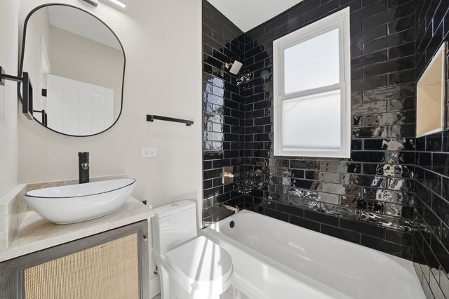 7256 S May Street, Chicago, IL 60621