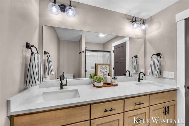 10886 Douglas Drive, Allendale, MI 49401