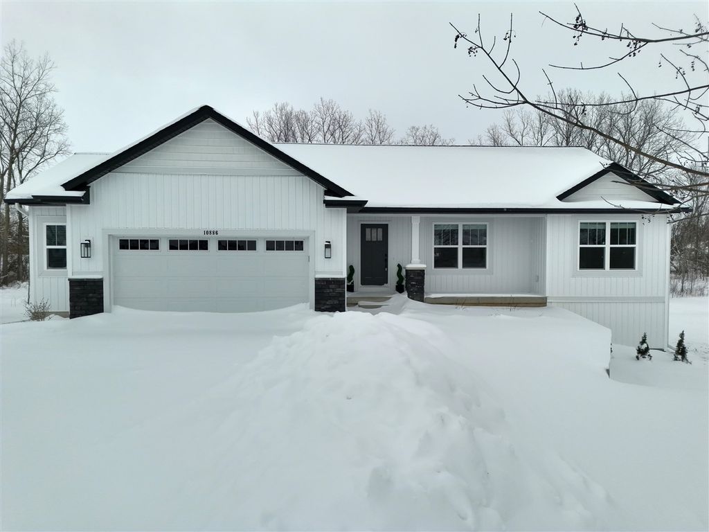 10886 Douglas Drive, Allendale, MI 49401