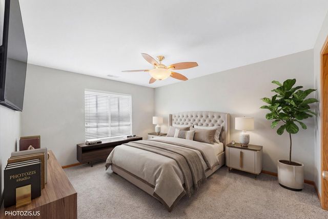 634 W Jonathan Drive 2, Round Lake, IL 60073