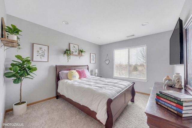 634 W Jonathan Drive 2, Round Lake, IL 60073