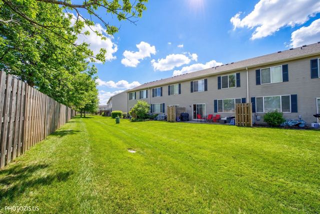 634 W Jonathan Drive 2, Round Lake, IL 60073