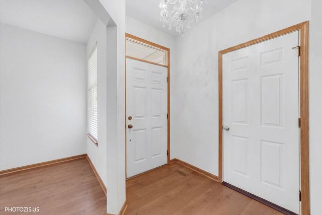 634 W Jonathan Drive 2, Round Lake, IL 60073