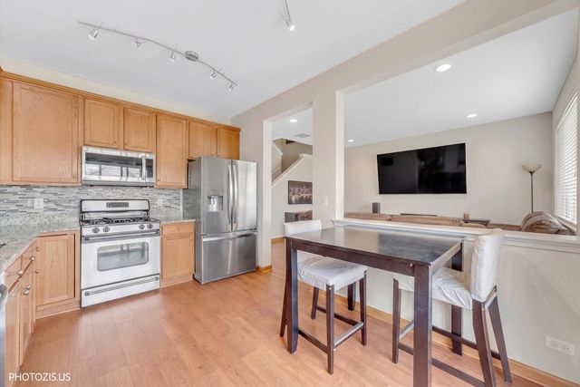 634 W Jonathan Drive 2, Round Lake, IL 60073