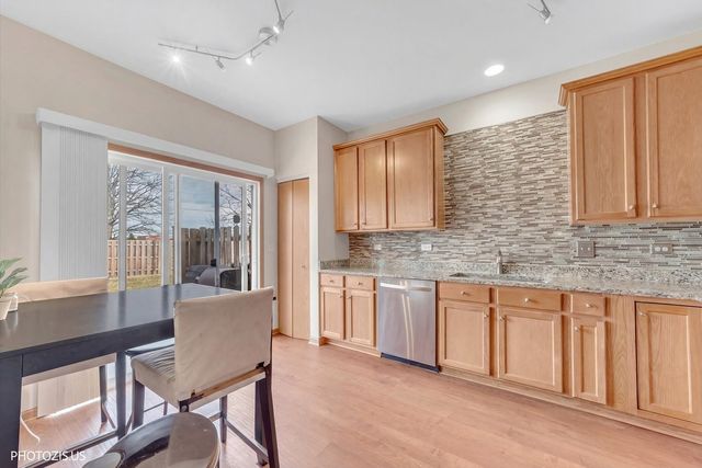 634 W Jonathan Drive 2, Round Lake, IL 60073