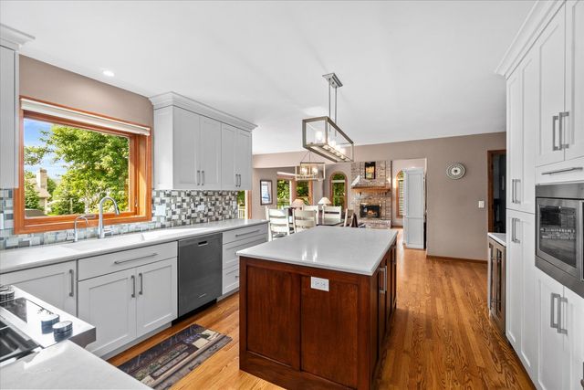 1308 Hamlet Road, Naperville, IL 60564
