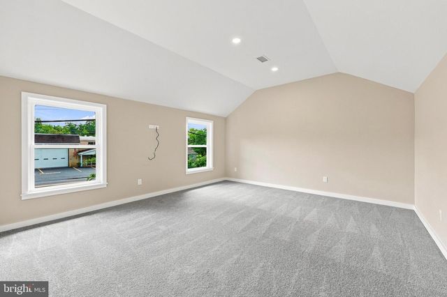 1095 WASHINGTON AVE, Newtown, PA 18940