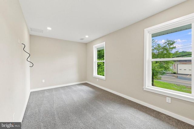 1095 WASHINGTON AVE, Newtown, PA 18940