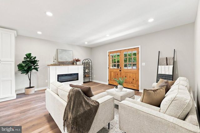 1095 WASHINGTON AVE, Newtown, PA 18940