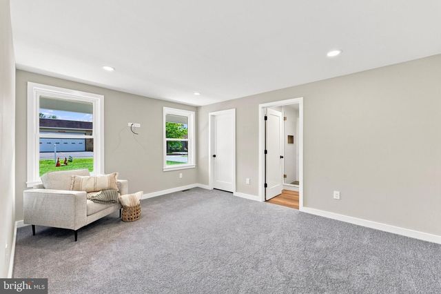 1095 WASHINGTON AVE, Newtown, PA 18940
