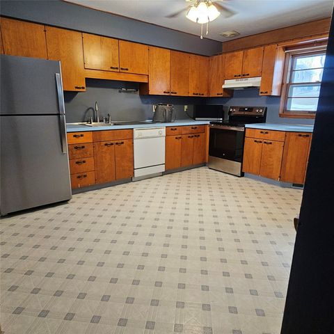 1103 30th Street, Cedar Rapids, IA 52403