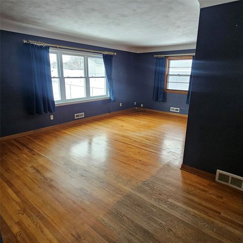 1103 30th Street, Cedar Rapids, IA 52403