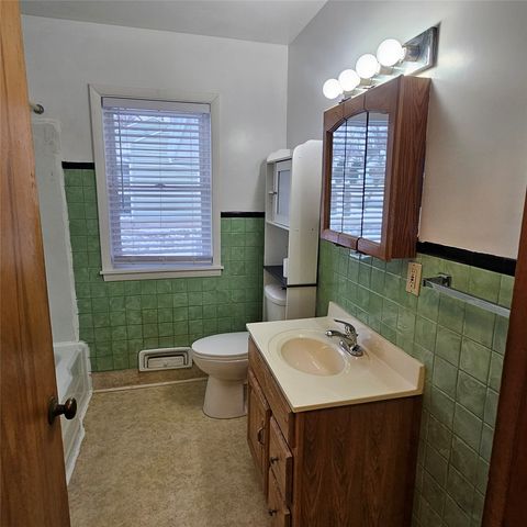 1103 30th Street, Cedar Rapids, IA 52403