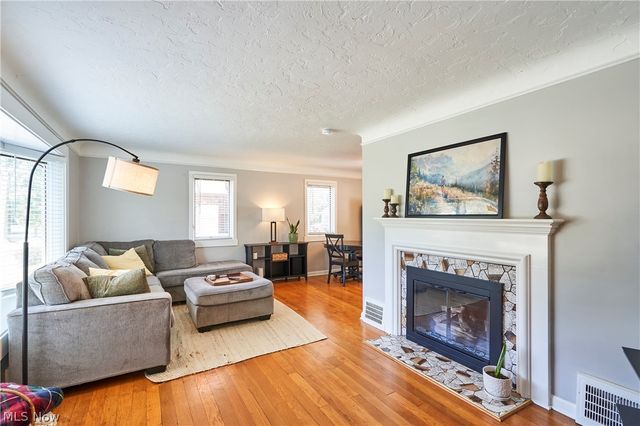 5215 Mayview Road, Lyndhurst, OH 44124