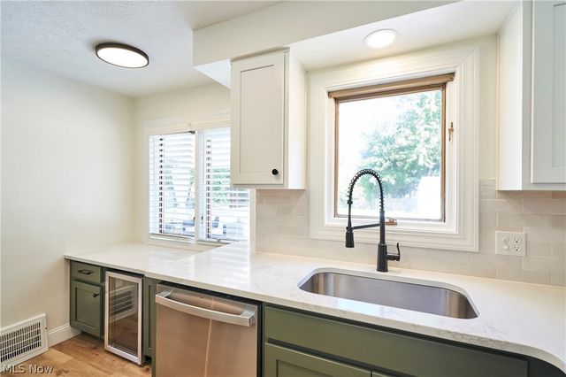5215 Mayview Road, Lyndhurst, OH 44124