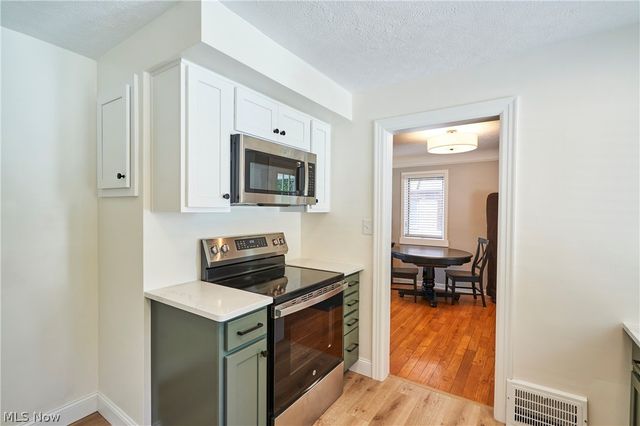 5215 Mayview Road, Lyndhurst, OH 44124