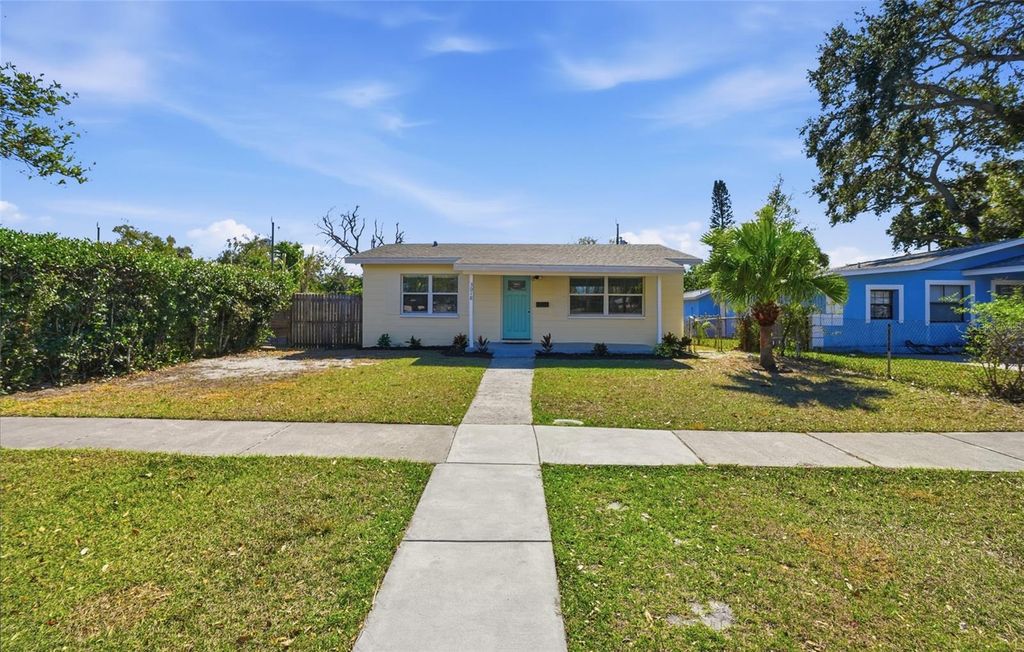 Image 3 of property listing at 3018 16TH AVENUE S, St Petersburg, FL 33712