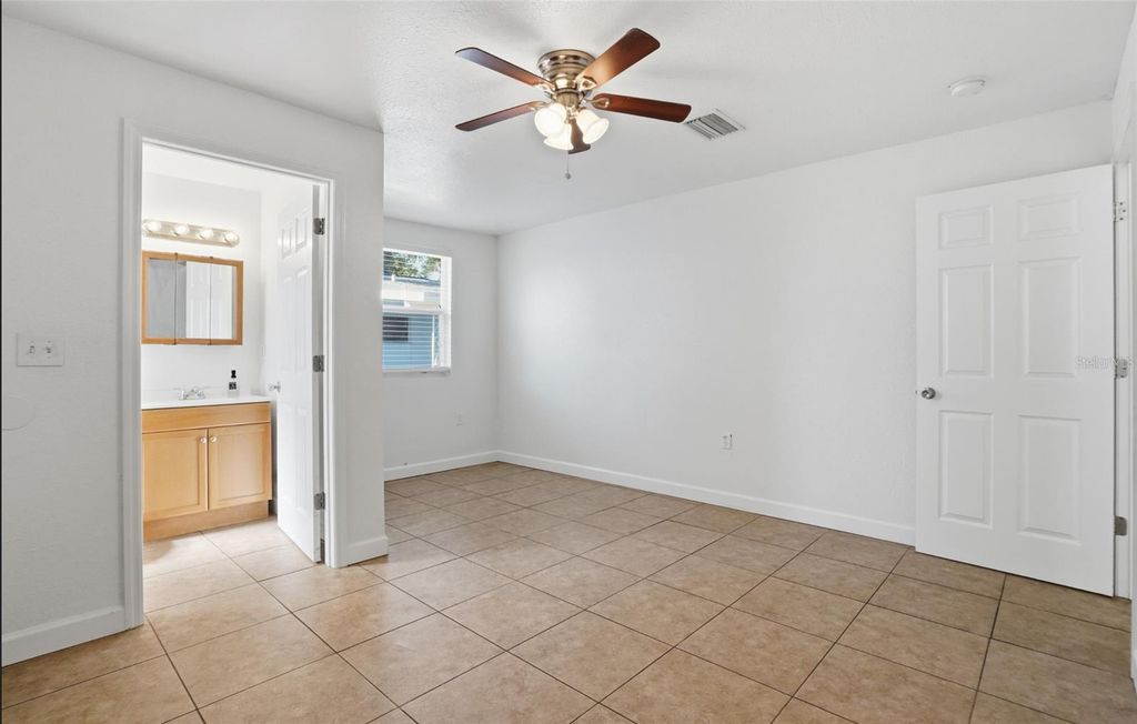 Image 24 of property listing at 3018 16TH AVENUE S, St Petersburg, FL 33712