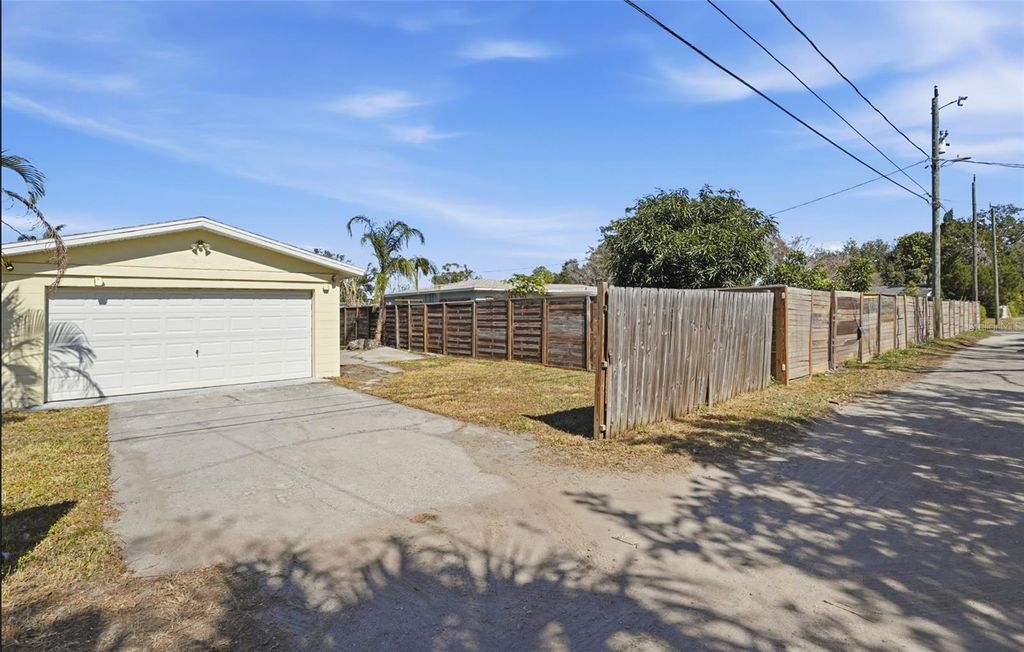 Image 30 of property listing at 3018 16TH AVENUE S, St Petersburg, FL 33712