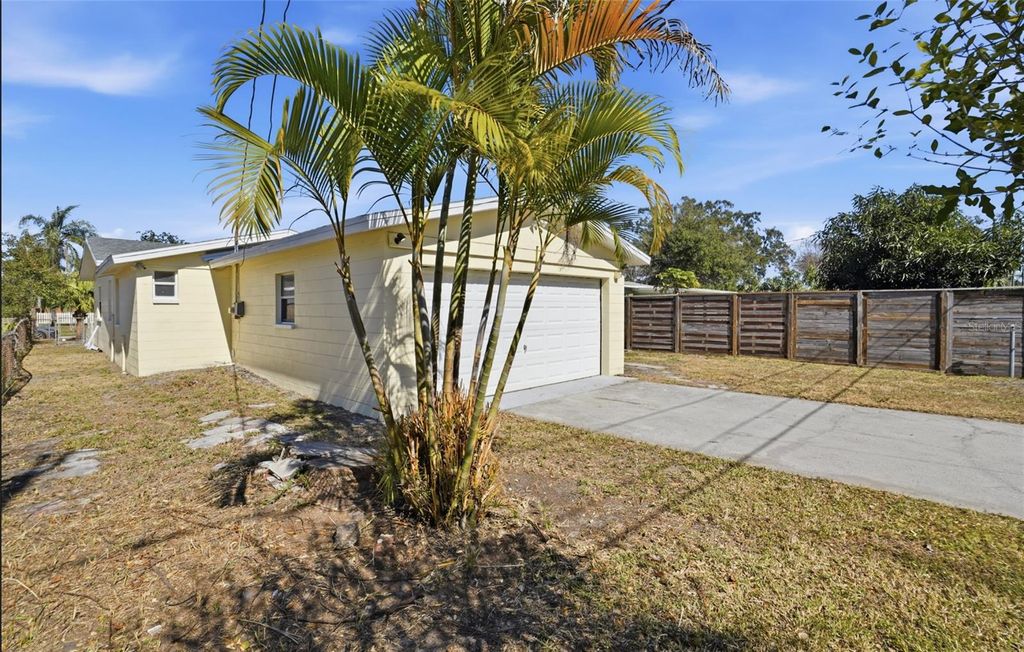 Image 31 of property listing at 3018 16TH AVENUE S, St Petersburg, FL 33712