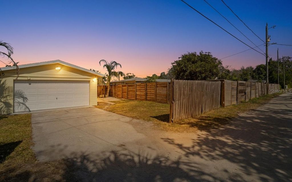 Image 32 of property listing at 3018 16TH AVENUE S, St Petersburg, FL 33712