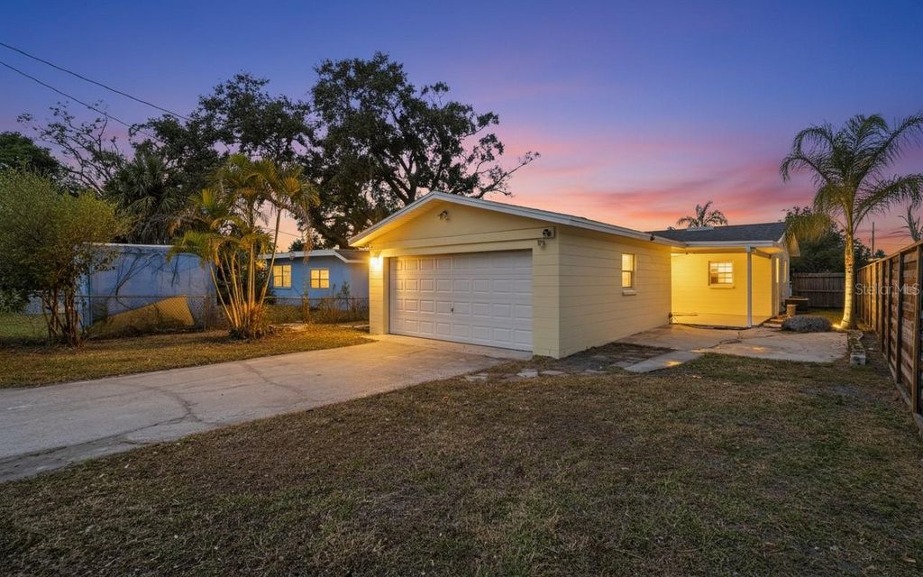 Image 35 of property listing at 3018 16TH AVENUE S, St Petersburg, FL 33712