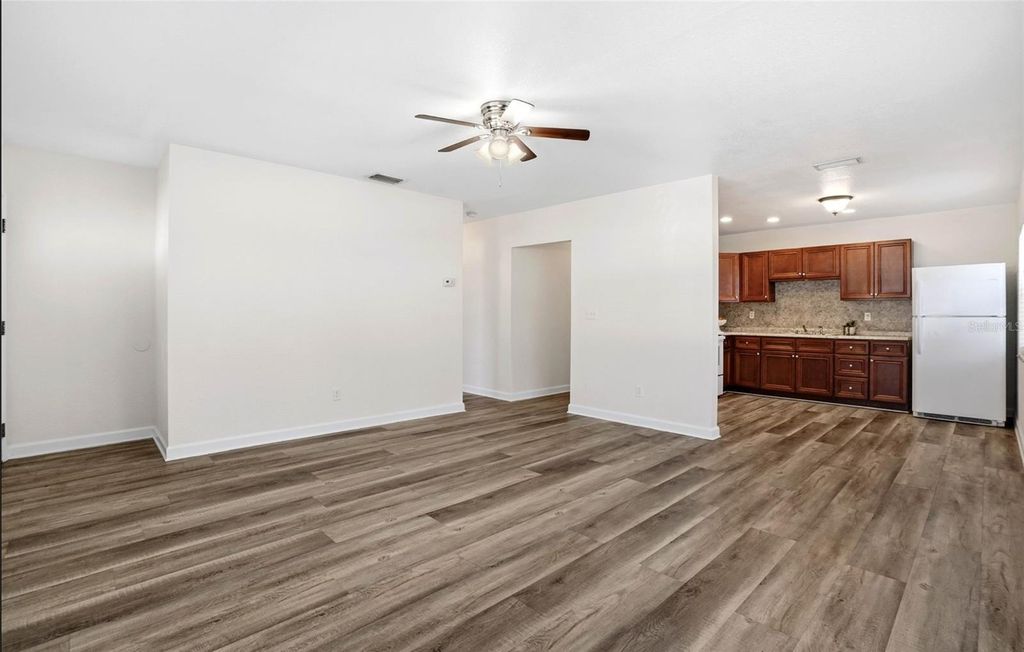 Image 5 of property listing at 3018 16TH AVENUE S, St Petersburg, FL 33712