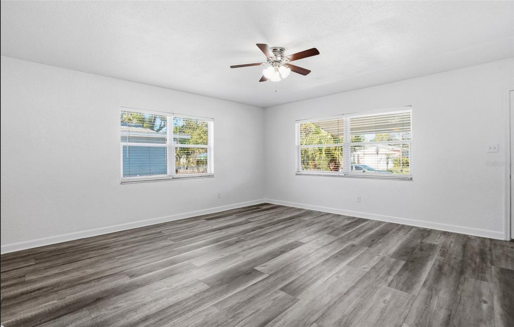 Image 7 of property listing at 3018 16TH AVENUE S, St Petersburg, FL 33712