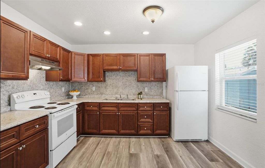 Image 9 of property listing at 3018 16TH AVENUE S, St Petersburg, FL 33712