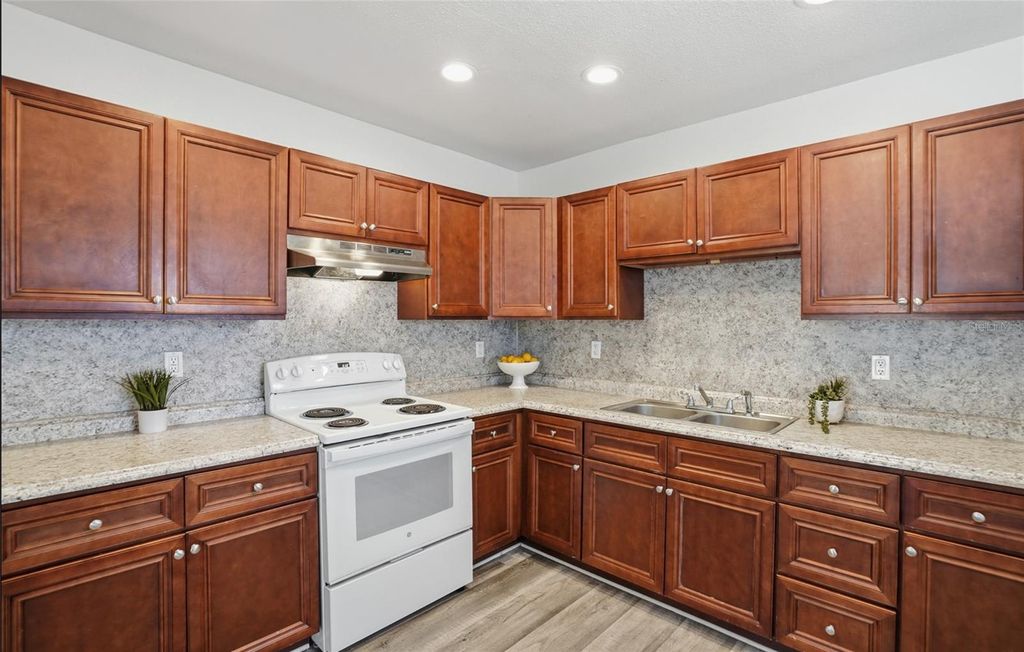 Image 10 of property listing at 3018 16TH AVENUE S, St Petersburg, FL 33712