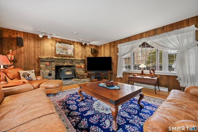 190 Mile Common Road, Easton, CT 06612